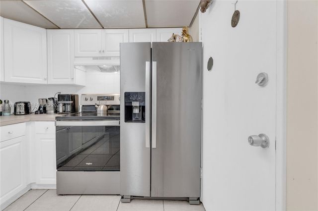 1302 NE 191st St A221, Miami, FL 33179