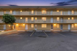 1302 NE 191st St A221, Miami, FL 33179