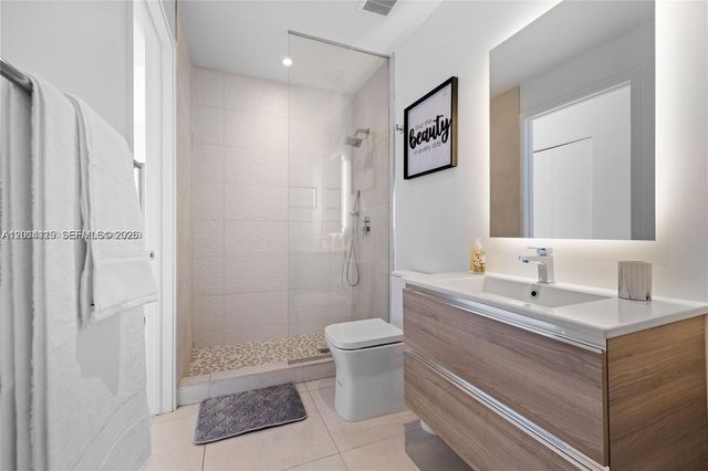 239 SW 9th St 1502, Miami, FL 33130