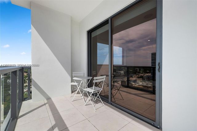 239 SW 9th St 1502, Miami, FL 33130