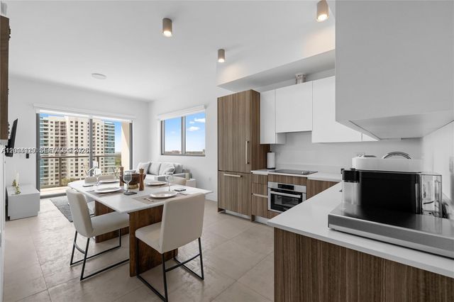 239 SW 9th St 1502, Miami, FL 33130