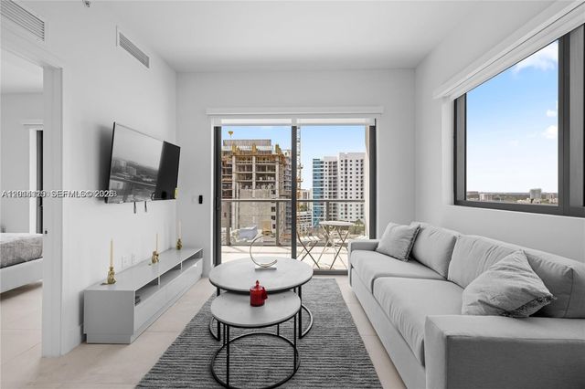 239 SW 9th St 1502, Miami, FL 33130