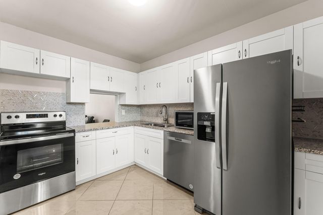 130 Lake Meryl Drive 228, West Palm Beach, FL 33411