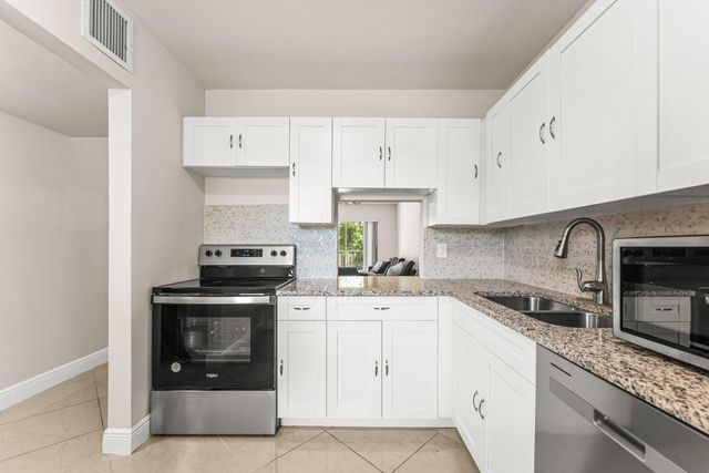 130 Lake Meryl Drive 228, West Palm Beach, FL 33411