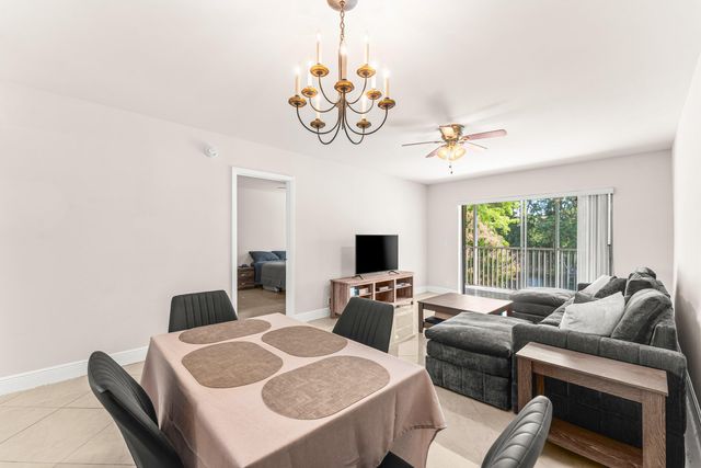 130 Lake Meryl Drive 228, West Palm Beach, FL 33411