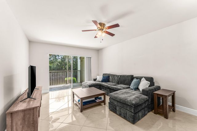 130 Lake Meryl Drive 228, West Palm Beach, FL 33411