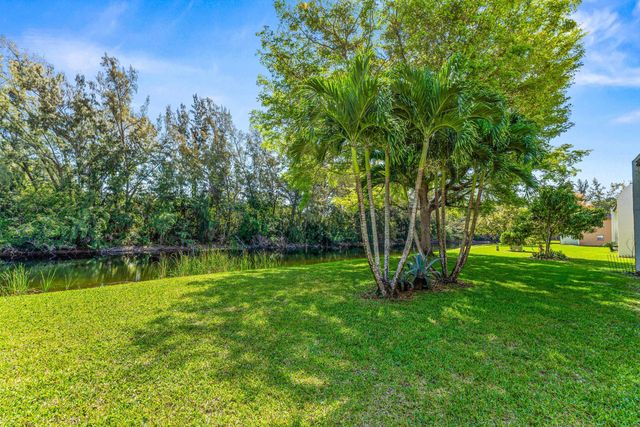 130 Lake Meryl Drive 228, West Palm Beach, FL 33411
