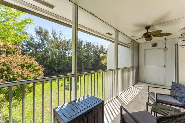 130 Lake Meryl Drive 228, West Palm Beach, FL 33411