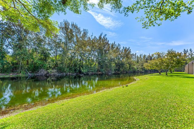 130 Lake Meryl Drive 228, West Palm Beach, FL 33411