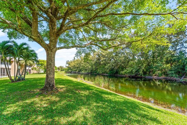 130 Lake Meryl Drive 228, West Palm Beach, FL 33411