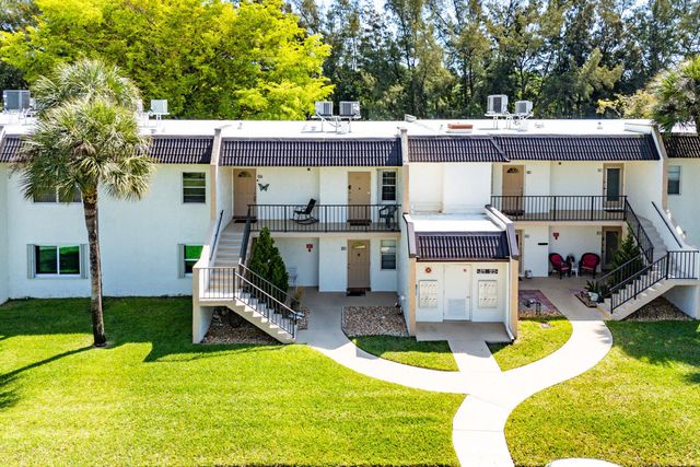 130 Lake Meryl Drive 228, West Palm Beach, FL 33411