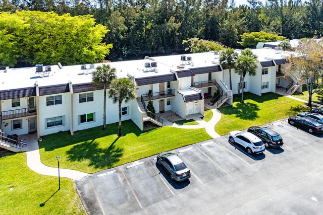 130 Lake Meryl Drive 228, West Palm Beach, FL 33411