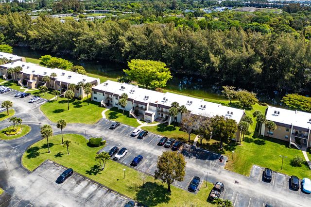 130 Lake Meryl Drive 228, West Palm Beach, FL 33411