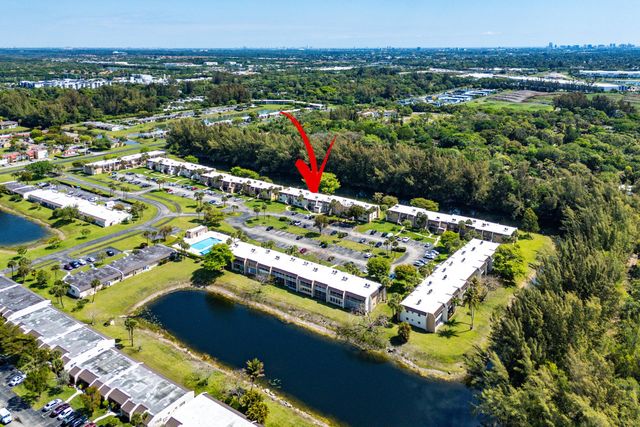 130 Lake Meryl Drive 228, West Palm Beach, FL 33411
