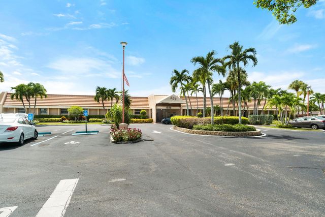 130 Lake Meryl Drive 228, West Palm Beach, FL 33411