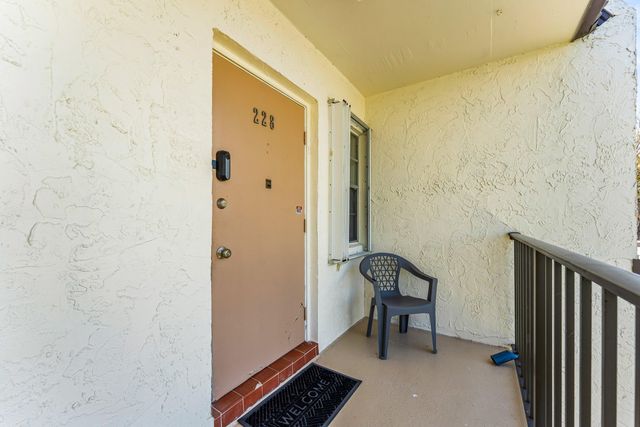 130 Lake Meryl Drive 228, West Palm Beach, FL 33411