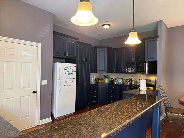 551 N Tennyson Lane, Fayetteville, AR 72704