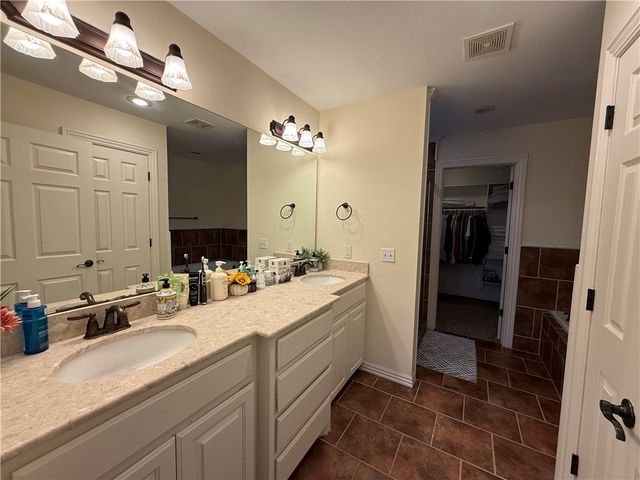 551 N Tennyson Lane, Fayetteville, AR 72704