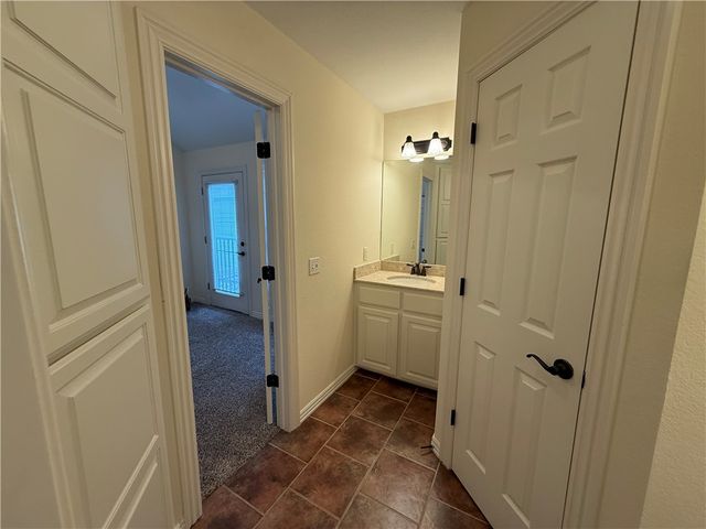 551 N Tennyson Lane, Fayetteville, AR 72704