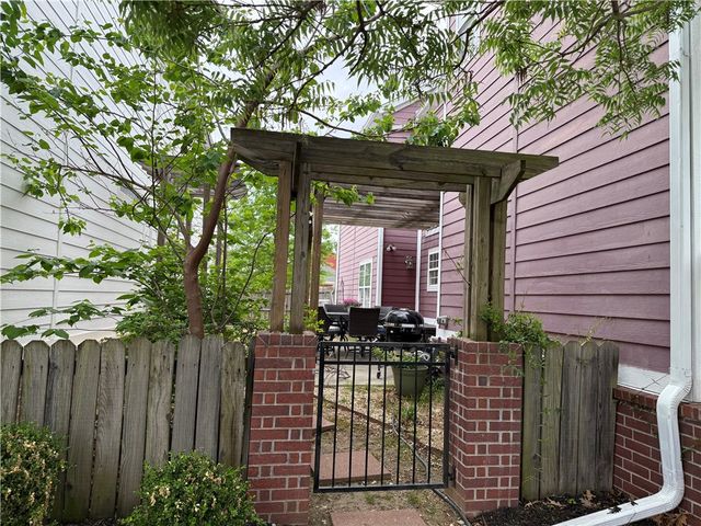 551 N Tennyson Lane, Fayetteville, AR 72704