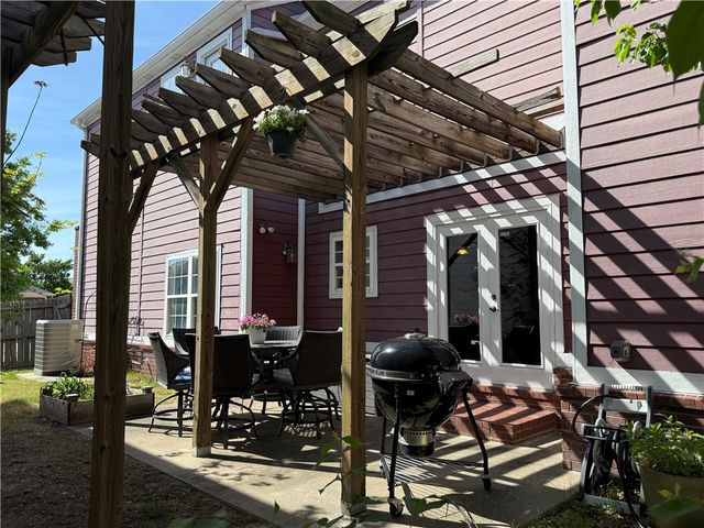 551 N Tennyson Lane, Fayetteville, AR 72704