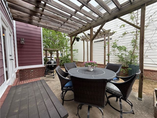 551 N Tennyson Lane, Fayetteville, AR 72704