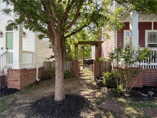 551 N Tennyson Lane, Fayetteville, AR 72704