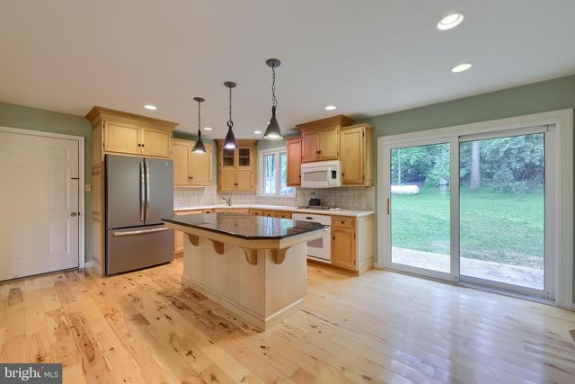 303 PARKWOOD DR, Lancaster, PA 17603