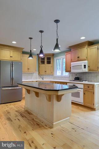 303 PARKWOOD DR, Lancaster, PA 17603