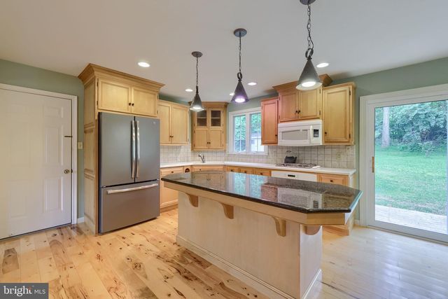 303 PARKWOOD DR, Lancaster, PA 17603