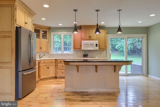 303 PARKWOOD DR, Lancaster, PA 17603