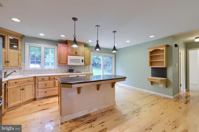 303 PARKWOOD DR, Lancaster, PA 17603