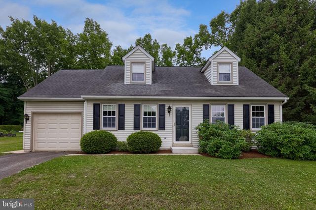 303 PARKWOOD DR, Lancaster, PA 17603