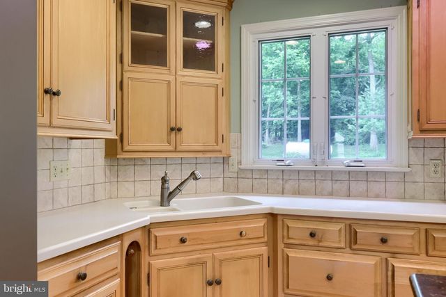 303 PARKWOOD DR, Lancaster, PA 17603
