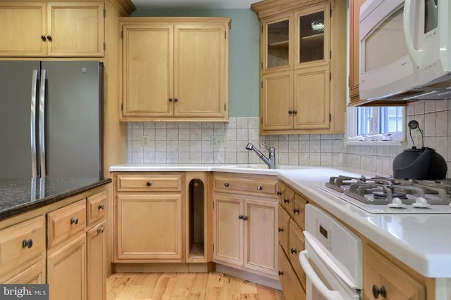 303 PARKWOOD DR, Lancaster, PA 17603