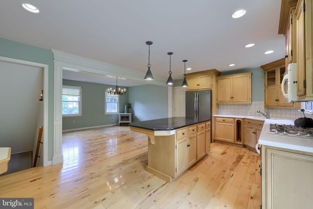 303 PARKWOOD DR, Lancaster, PA 17603