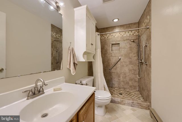 303 PARKWOOD DR, Lancaster, PA 17603