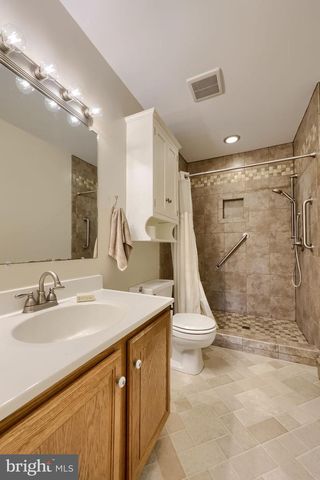 303 PARKWOOD DR, Lancaster, PA 17603
