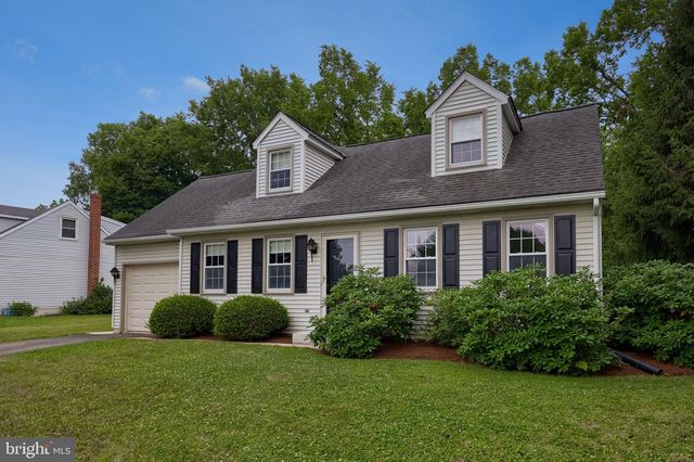 303 PARKWOOD DR, Lancaster, PA 17603