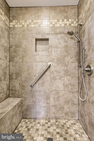 303 PARKWOOD DR, Lancaster, PA 17603