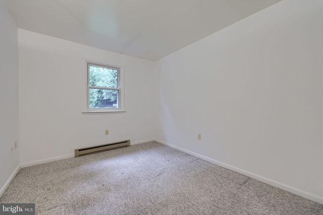303 PARKWOOD DR, Lancaster, PA 17603