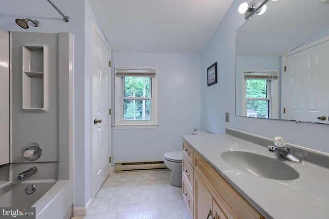 303 PARKWOOD DR, Lancaster, PA 17603