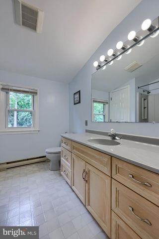 303 PARKWOOD DR, Lancaster, PA 17603