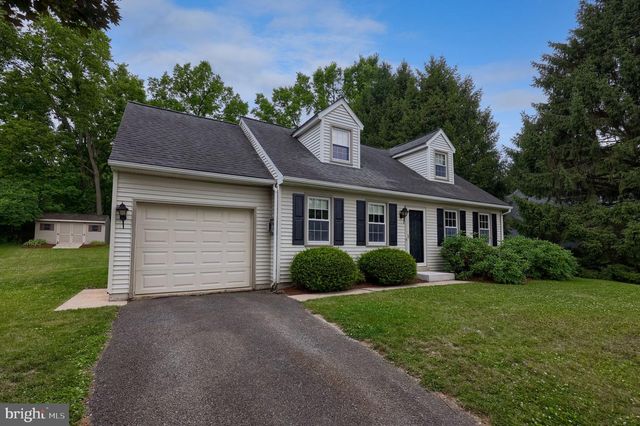 303 PARKWOOD DR, Lancaster, PA 17603