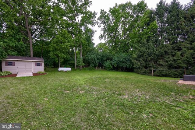 303 PARKWOOD DR, Lancaster, PA 17603