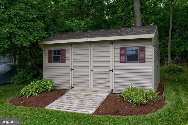 303 PARKWOOD DR, Lancaster, PA 17603