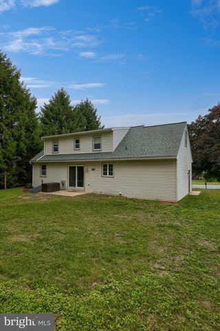 303 PARKWOOD DR, Lancaster, PA 17603