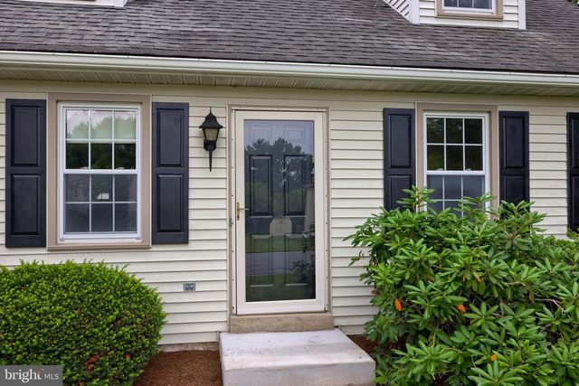 303 PARKWOOD DR, Lancaster, PA 17603