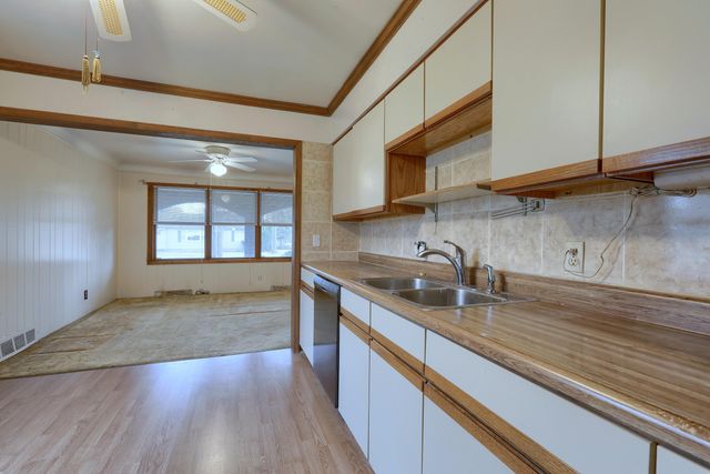 15641 Loveland Street, Livonia, MI 48154