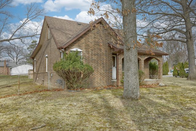 15641 Loveland Street, Livonia, MI 48154